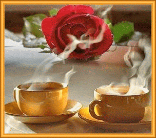 Dwie aromatyczne kawy i róża